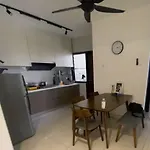 Room In Paraiso Residence